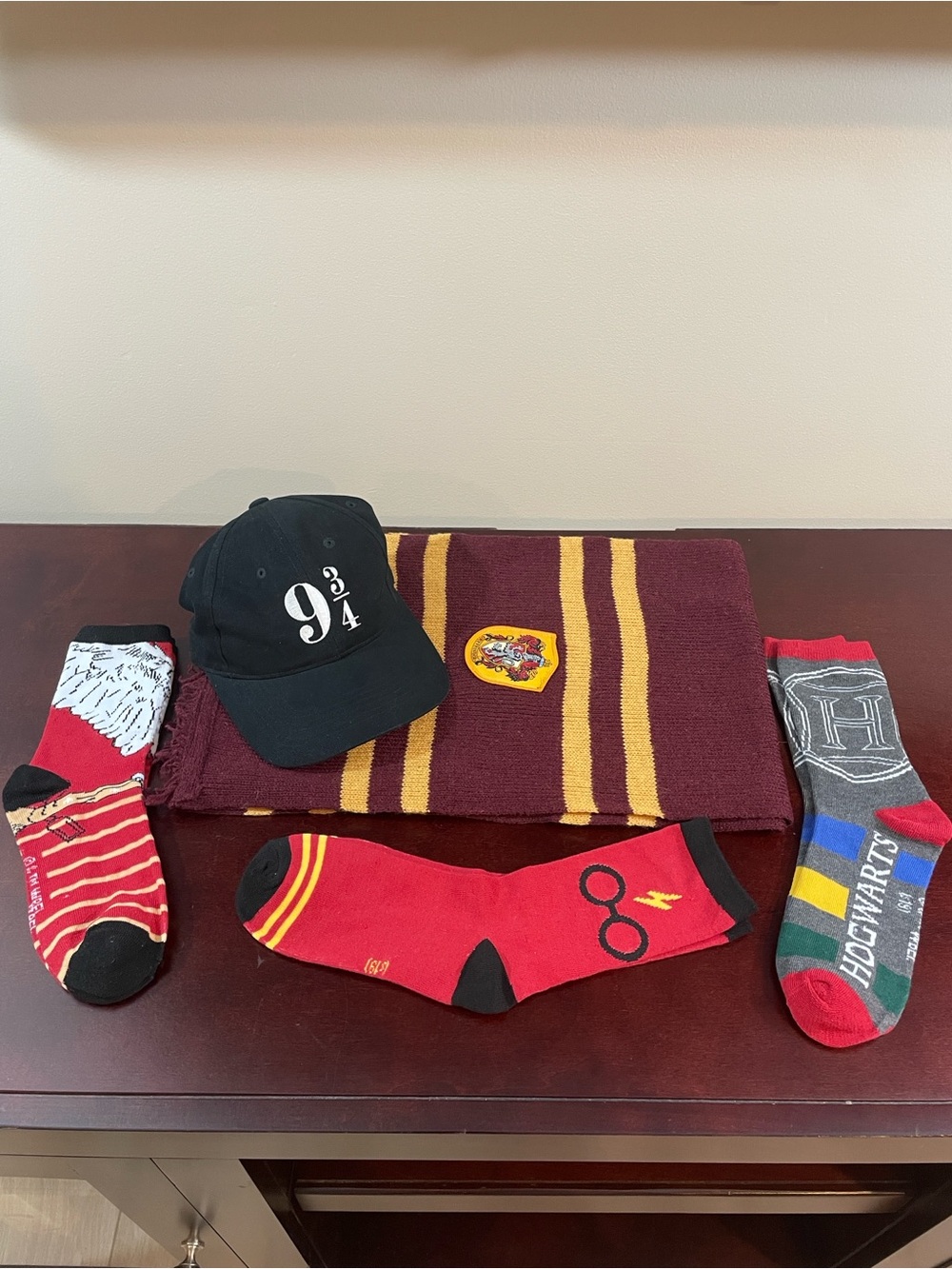 Harry Potter Accessories Bundle *Scarf, Socks and Hat
